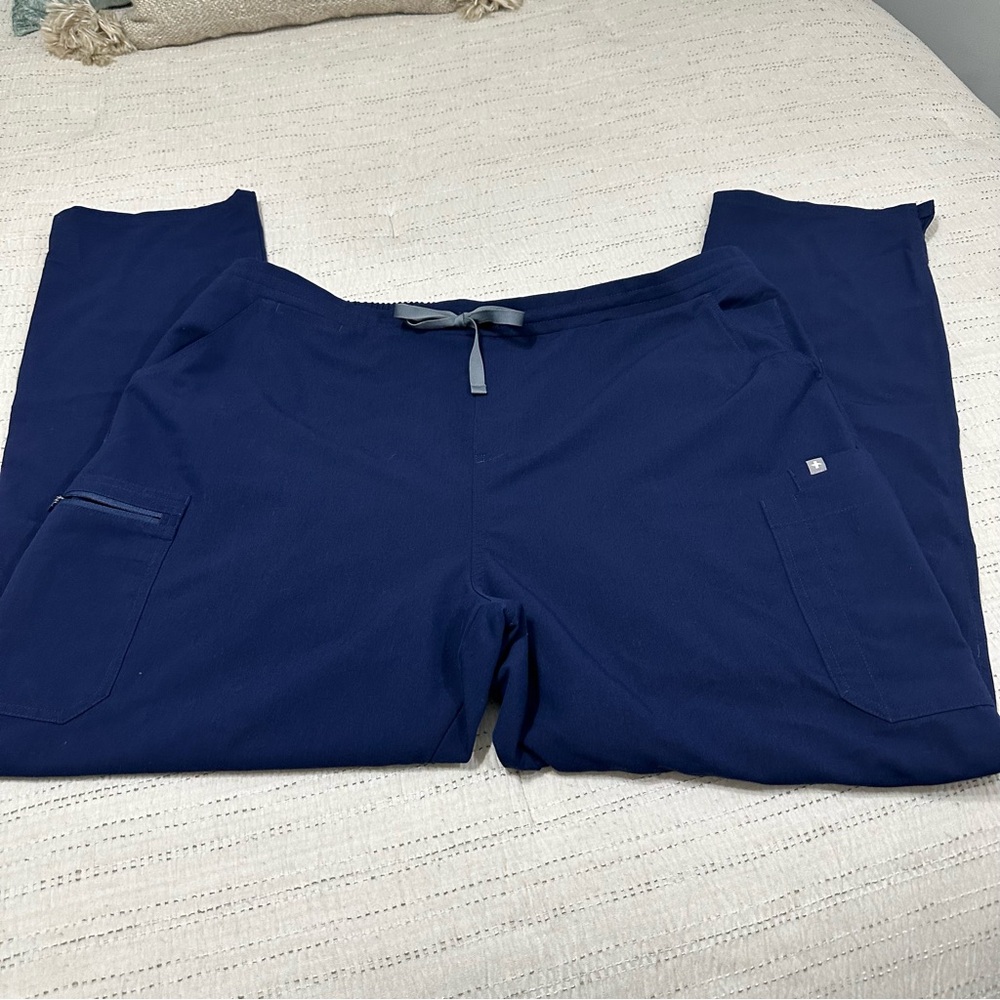 Figs Women's Straight Leg Scrub Pants in Navy Blue